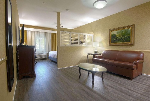 Azure Hotel & Suites Ontario, A Trademark Collection Hotel image 3