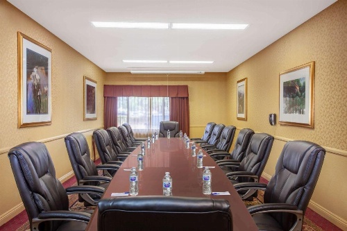 Azure Hotel & Suites Ontario, A Trademark Collection Hotel image 48